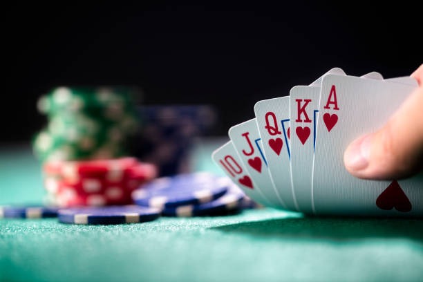 The Great Icescape interface showing slot games and Liga 1 standings
